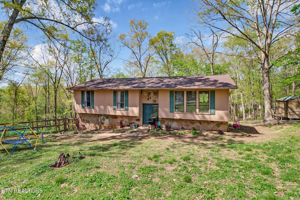 Photo of 703 Crestview Drive, Rockwood, TN 37854 (MLS # 1336479)