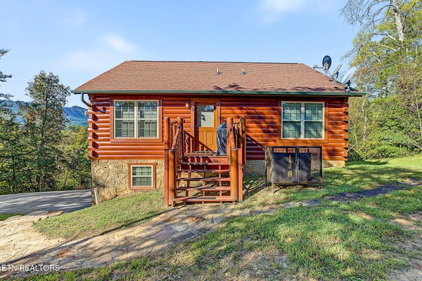 670 MAGIC KINGDOM LN, SEVIERVILLE, TN 37876 - Image 091256db8e61dbb8cfa26a57201bf82c/1107645716