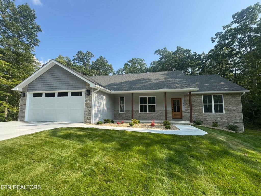 Photo of 402 St George Drive, Fairfield Glade, TN 38558 (MLS # 1304023)