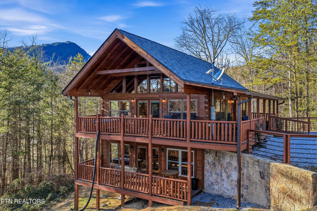 Photo of 1713 Bear View Rd, Sevierville, TN 37876 (MLS # 1330710)