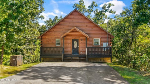 Photo of 641 Country Oaks Drive, Pigeon Forge, TN 37863 (MLS # 1357403)