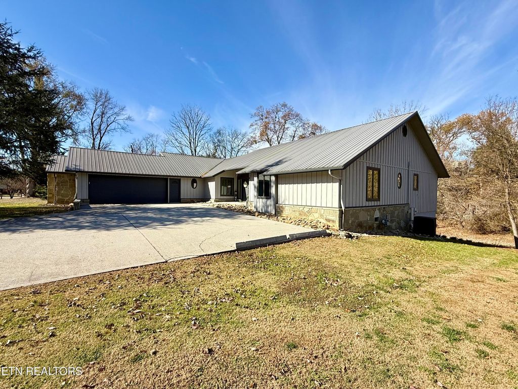Photo of 2257 Shinbone Rd, Sevierville, TN 37876 (MLS # 1321906)