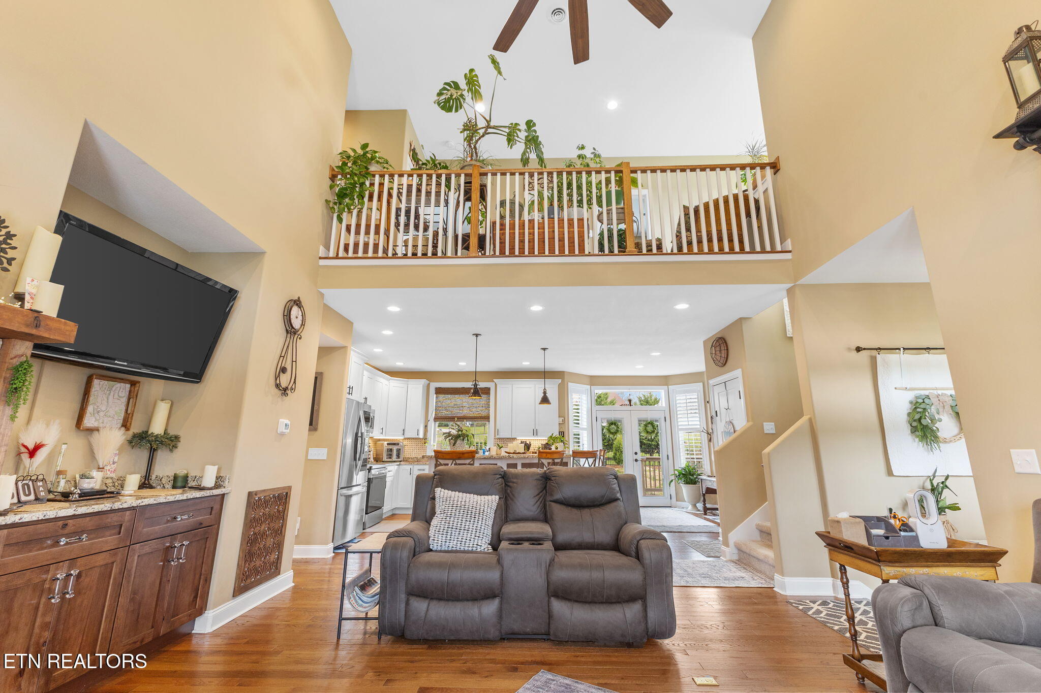 1958 River Mist Circle