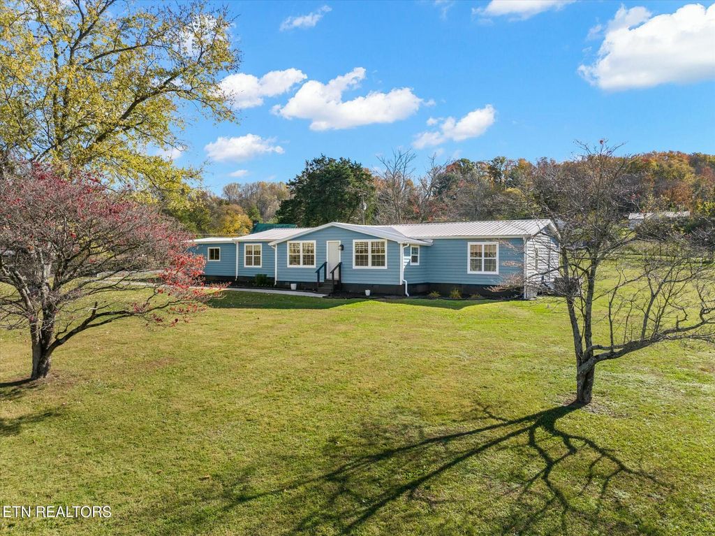 Photo of 1404 Sweetwater Vonore Rd, Sweetwater, TN 37874 (MLS # 1283433)