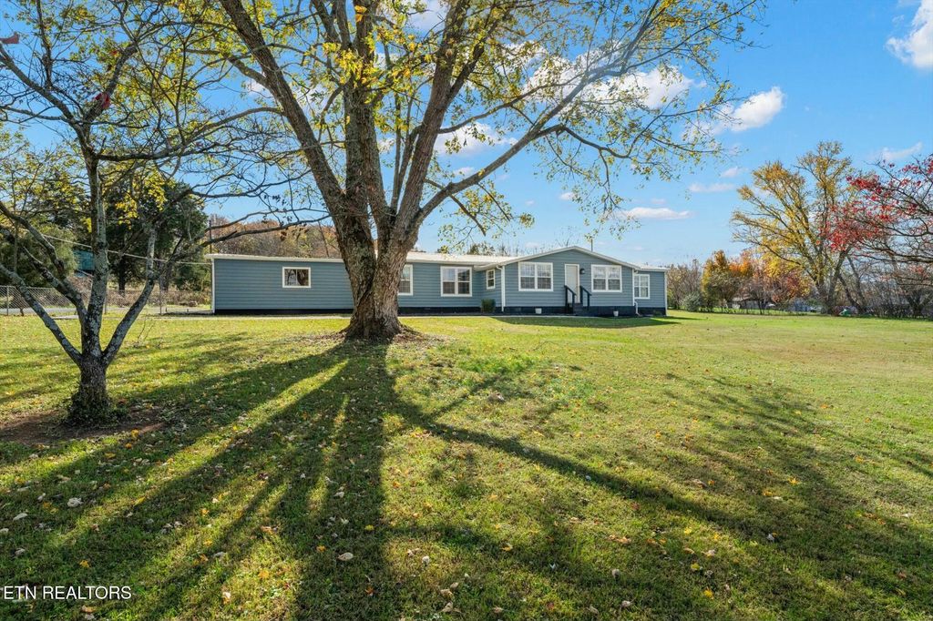 Photo of 1404 Sweetwater Vonore Rd, Sweetwater, TN 37874 (MLS # 1283433)