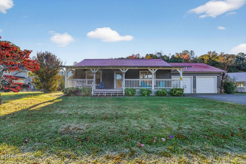 Photo of 3508 Autumn Woods Lane, Sevierville, TN 37862 (MLS # 1319685)