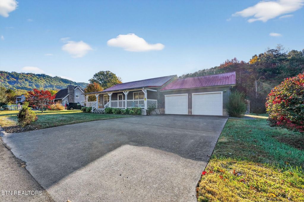 Photo of 3508 Autumn Woods Lane, Sevierville, TN 37862 (MLS # 1319685)