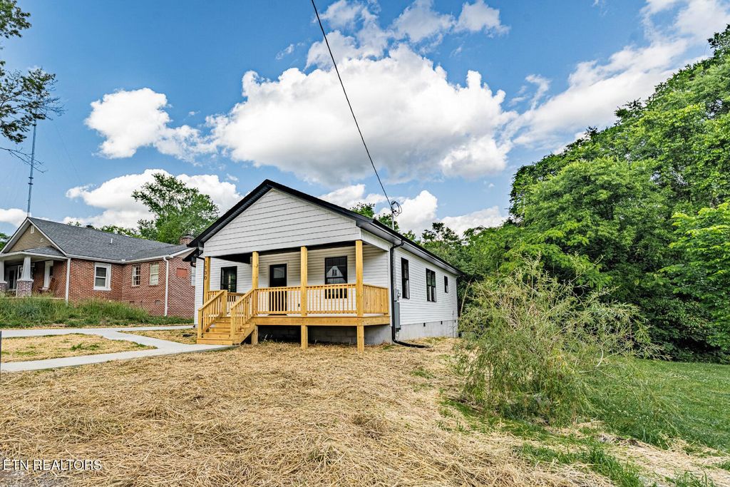 Photo of 1130 Adcock Ave, Knoxville, TN 37921 (MLS # 1340147)