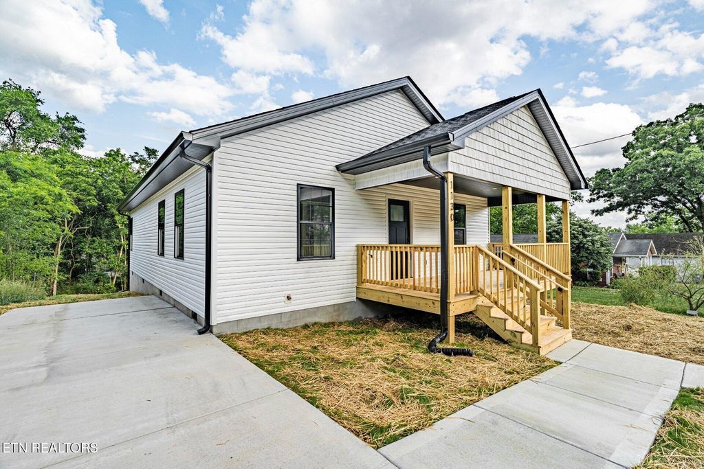 Photo of 1130 Adcock Ave, Knoxville, TN 37921 (MLS # 1340147)