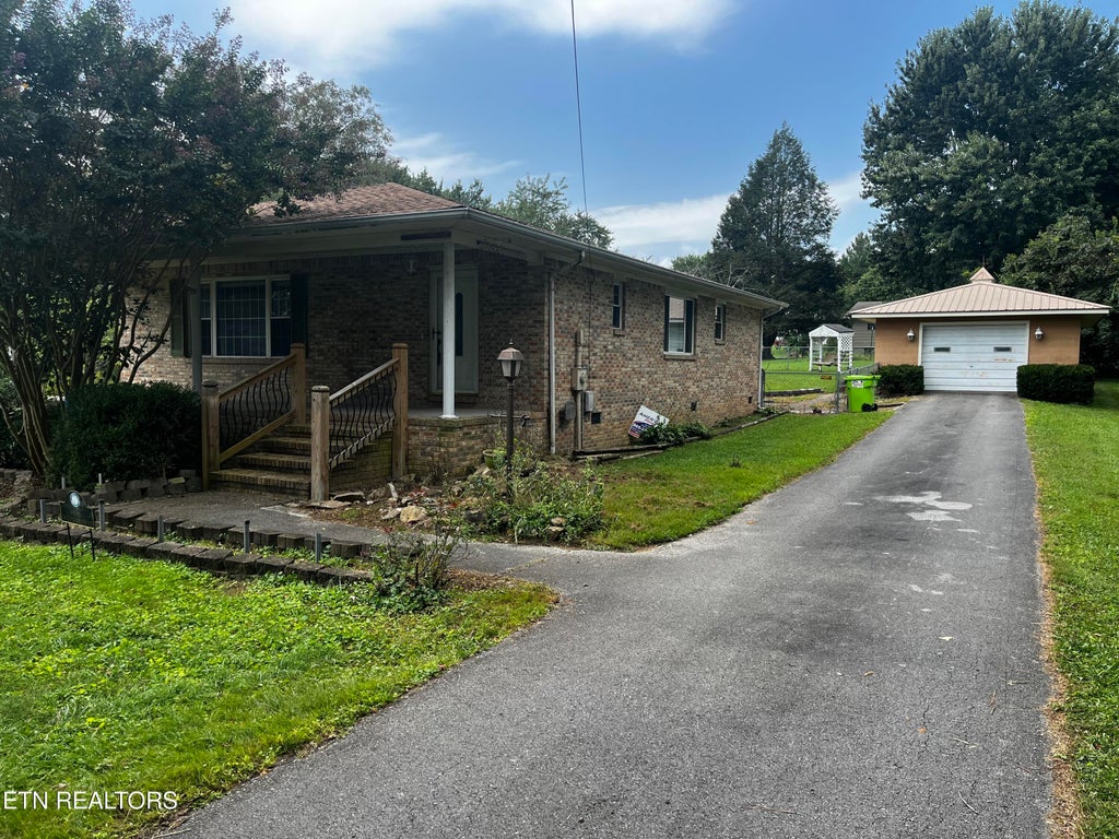 Photo of 48 Fallingbrook Drive, Crossville, TN 38555 (MLS # 1352122)