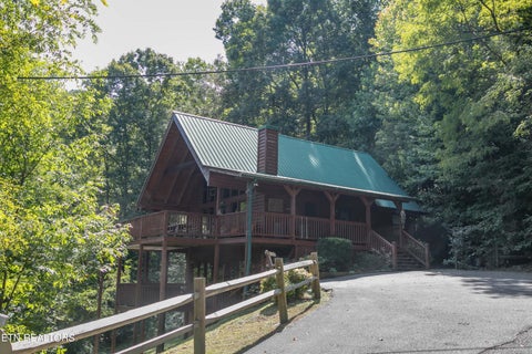 Photo of 3514 Olde Tyme Way, Sevierville, TN 37862 (MLS # 1355992)