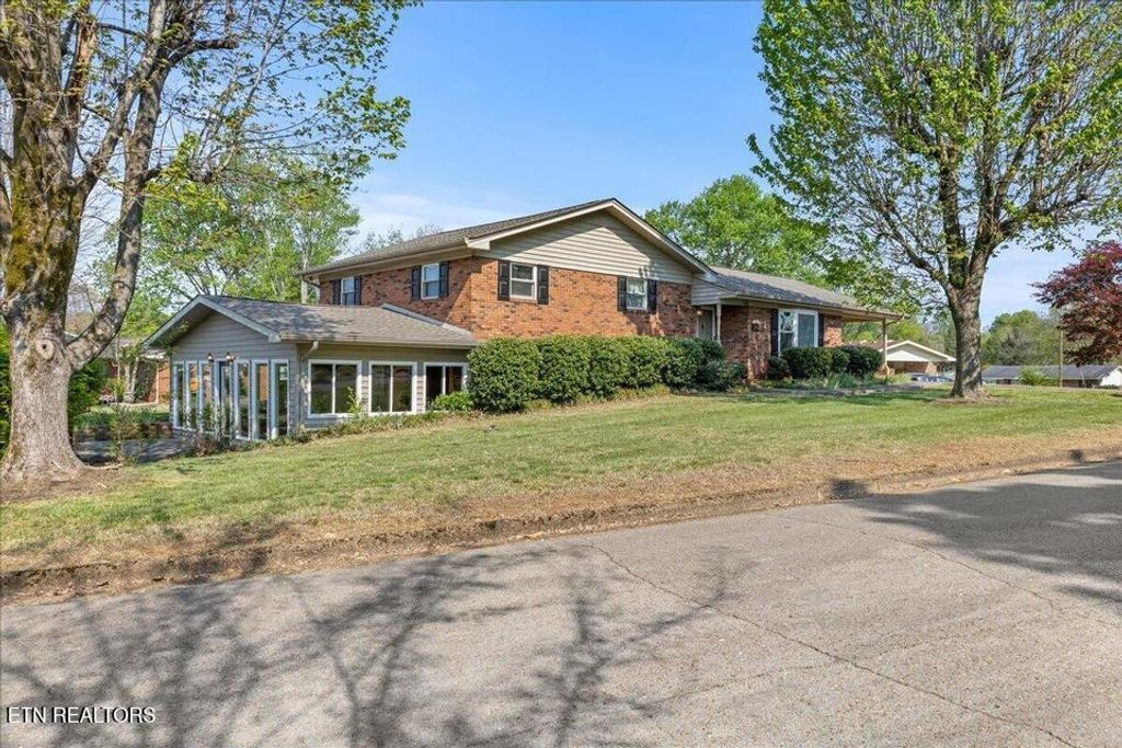 Photo of 610 Hudson St, Athens, TN 37303 (MLS # 1338620)