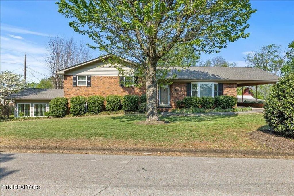 Photo of 610 Hudson St, Athens, TN 37303 (MLS # 1338620)