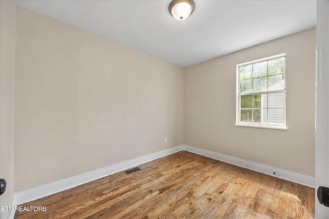 Tiny photo for 328 S Castle St, Knoxville, TN 37914 (MLS # 1326380)