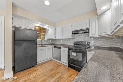 Tiny photo for 328 S Castle St, Knoxville, TN 37914 (MLS # 1326380)