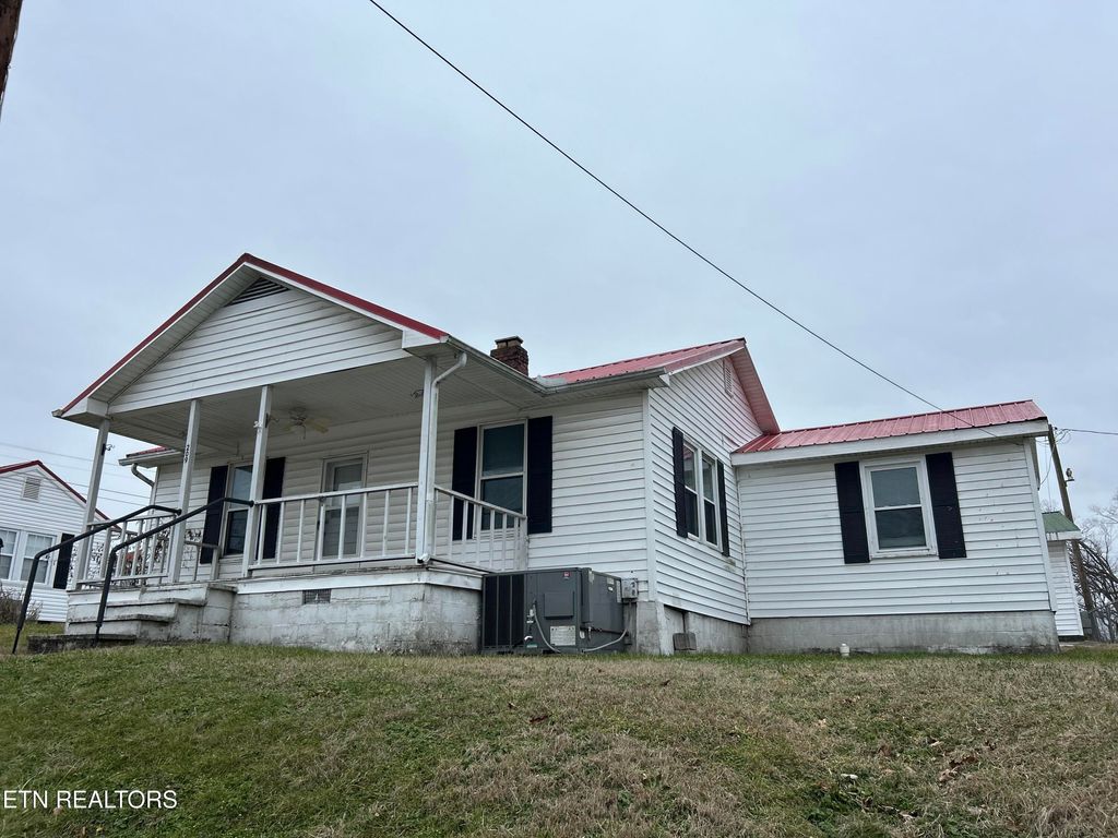 Photo of 209 W Cumberland St, Kingston, TN 37763 (MLS # 1289174)