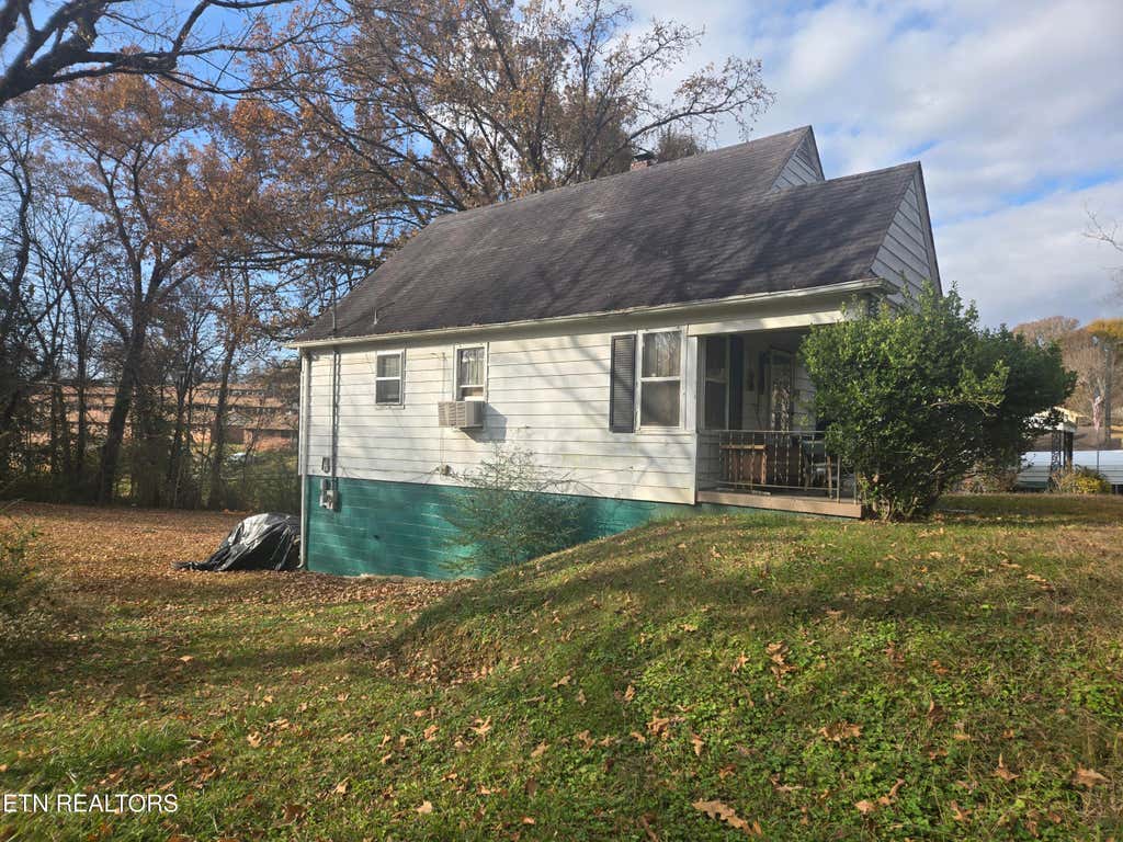 Photo of 629 Sherwood Ave, Athens, TN 37303 (MLS # 1322331)