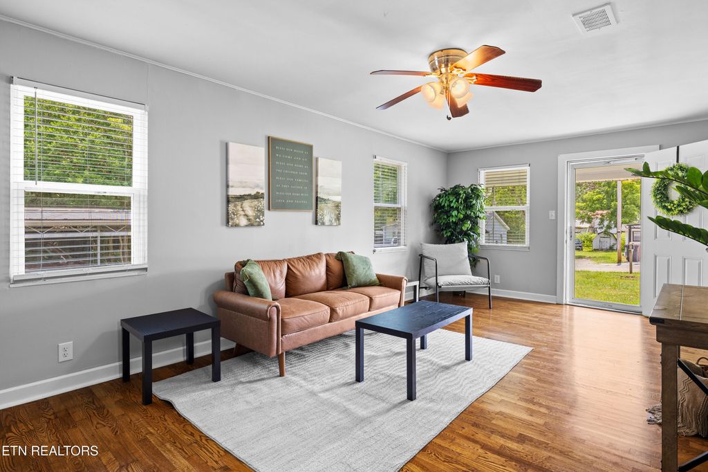 Photo of 322 Abrams St, Rockford, TN 37853 (MLS # 1309283)