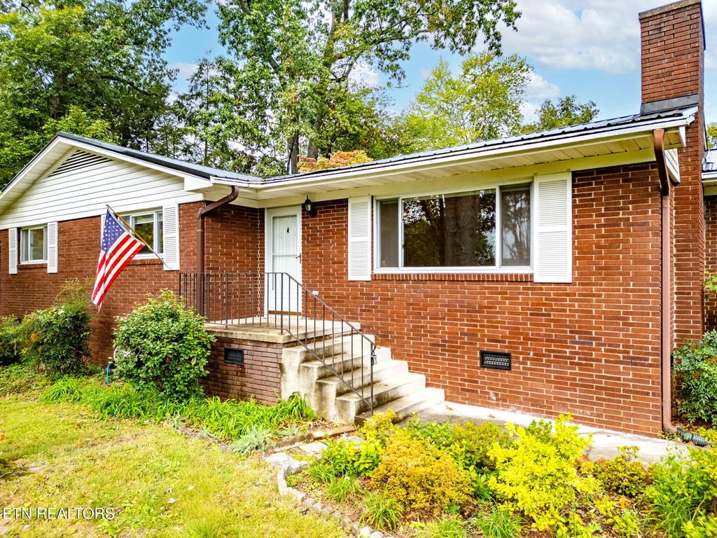 Photo of 6817 Haverhill Drive, Knoxville, TN 37909 (MLS # 1316495)