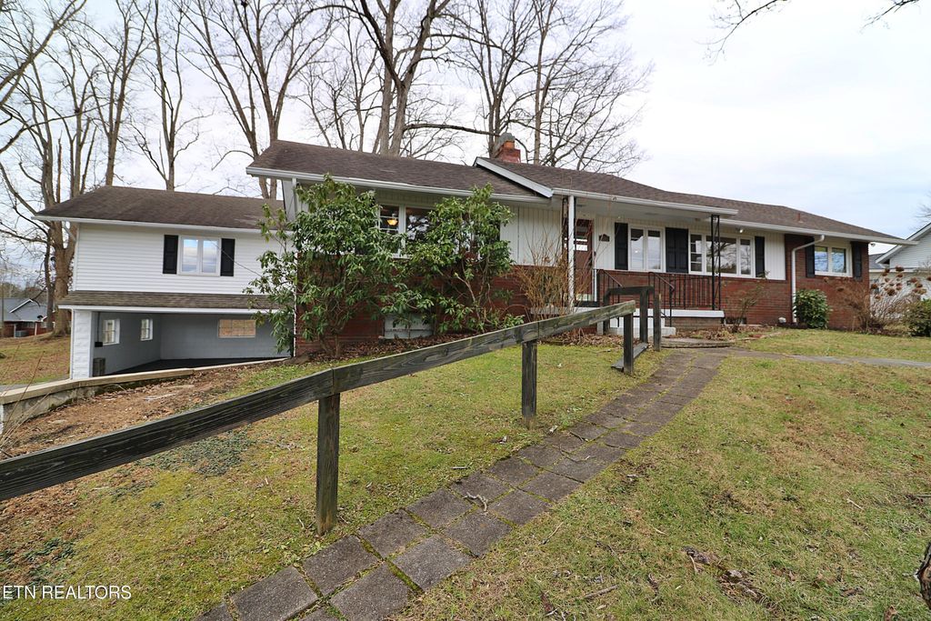 Photo of 202 Chester St, Oneida, TN 37841 (MLS # 1324841)