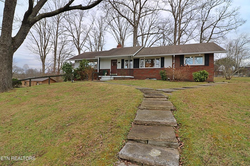 Photo of 202 Chester St, Oneida, TN 37841 (MLS # 1324841)