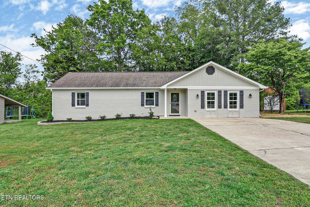 Photo of 32 Rhododendron Circle, Crossville, TN 38555 (MLS # 1339972)