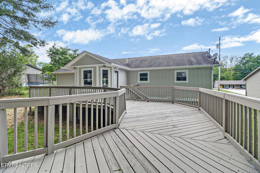Photo of 32 Rhododendron Circle, Crossville, TN 38555 (MLS # 1339972)