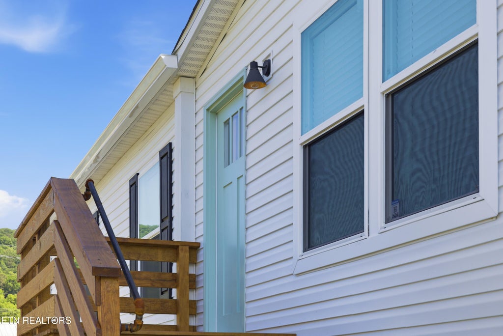 Photo of 725 Siluria St, Harriman, TN 37748 (MLS # 1352712)