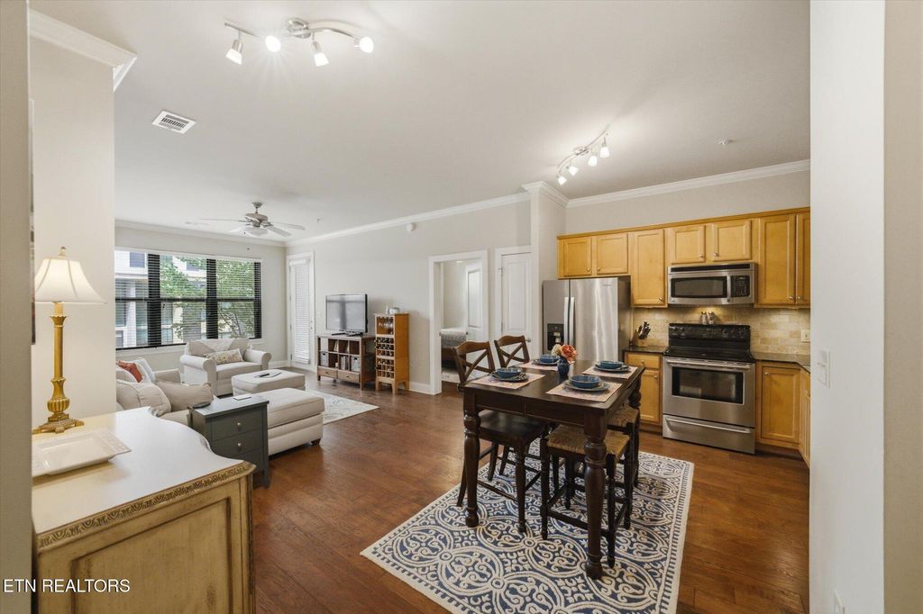 Photo of 445 W Blount Ave #221, Knoxville, TN 37920 (MLS # 1340046)
