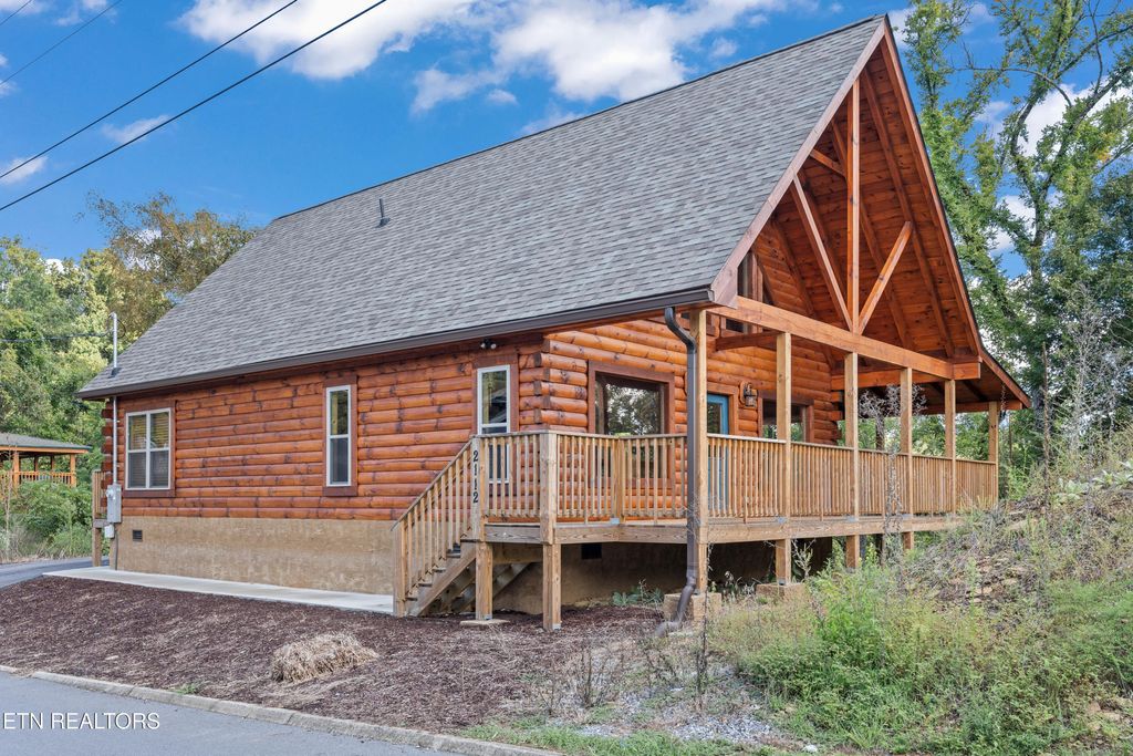 Photo of 2112 Eagle Feather Drive, Sevierville, TN 37876 (MLS # 1317152)