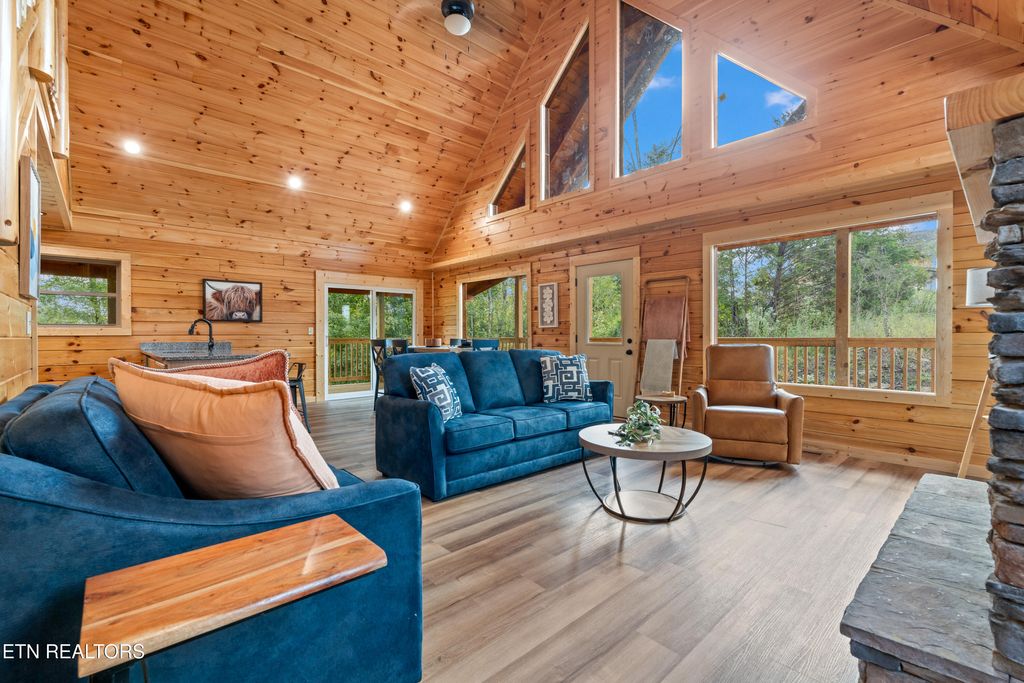 Photo of 2112 Eagle Feather Drive, Sevierville, TN 37876 (MLS # 1317152)
