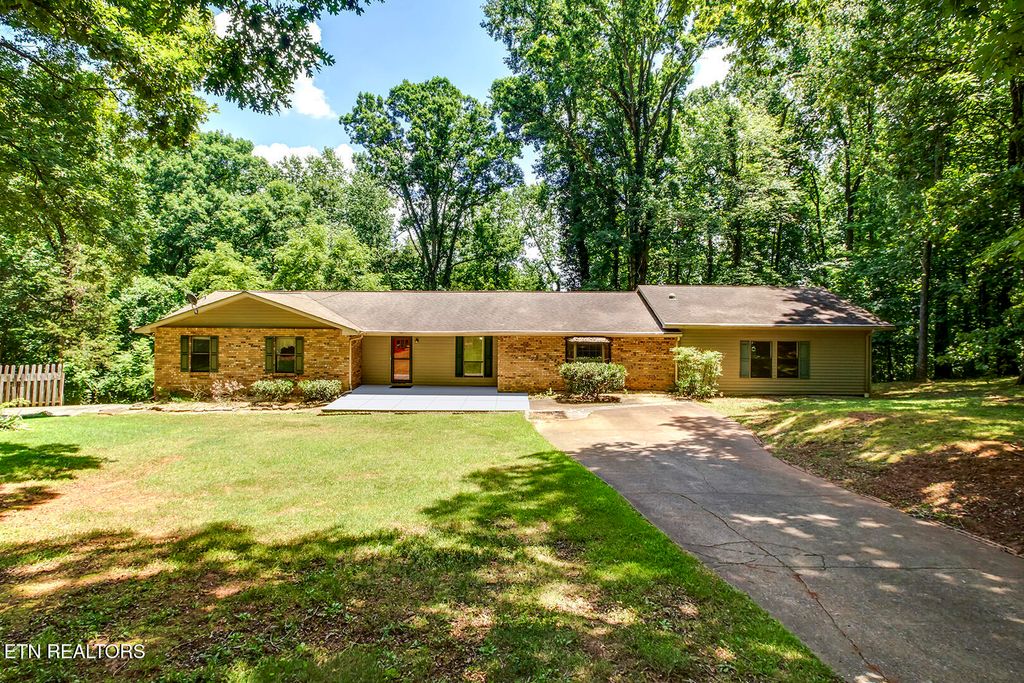 Photo of 311 Linwood Drive, Sweetwater, TN 37874 (MLS # 1326406)