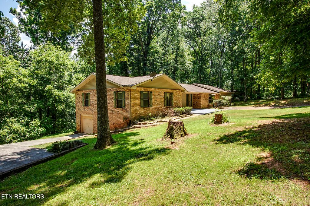 Photo of 311 Linwood Drive, Sweetwater, TN 37874 (MLS # 1326406)