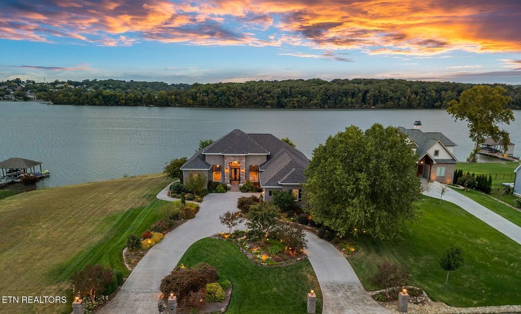 Photo of 3726 Promontory Point, Louisville, TN 37777 (MLS # 1293784)