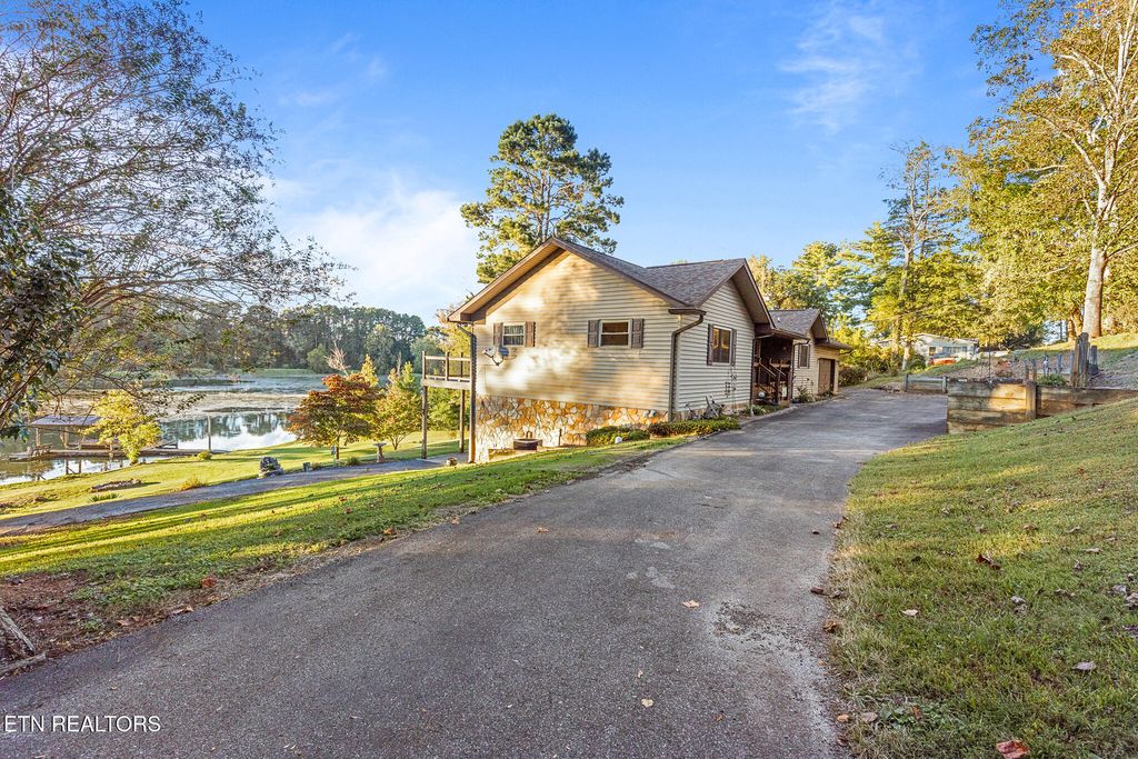 Photo of 278 Hood Drive, Kingston, TN 37763 (MLS # 1318583)