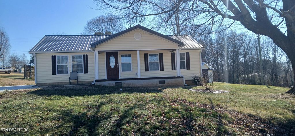 Photo of 104 Buena Vista Ave, Sweetwater, TN 37874 (MLS # 1327675)