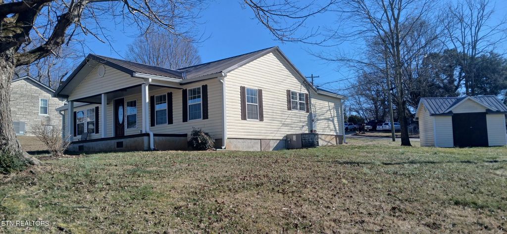 Photo of 104 Buena Vista Ave, Sweetwater, TN 37874 (MLS # 1327675)