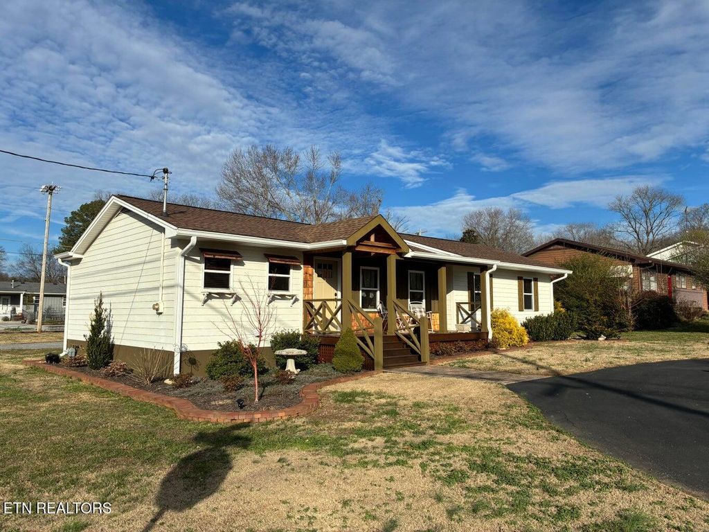 Photo of 1238 Morgan St, Athens, TN 37303 (MLS # 1325491)