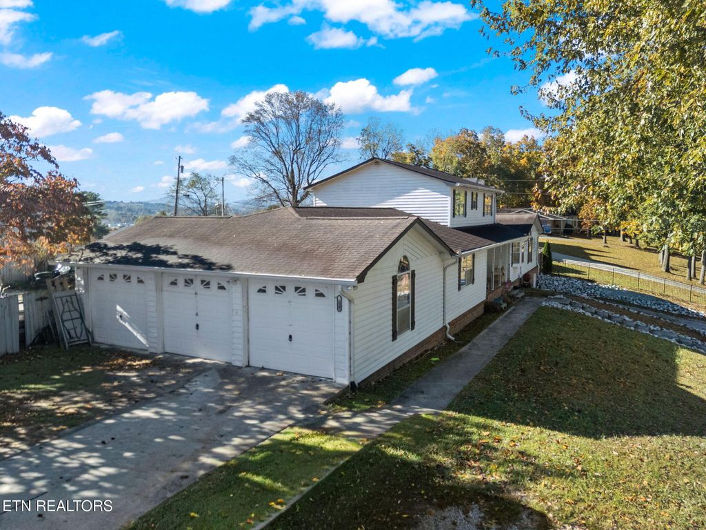 Photo of 109 Cherry Lane, Jacksboro, TN 37757 (MLS # 1328697)