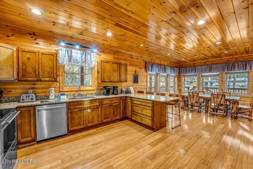 Photo of 2740 Mountain View Circle, Sevierville, TN 37862 (MLS # 1322653)