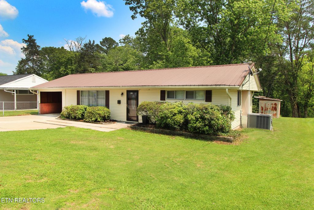 Photo of 119 Briar Rd, Oak Ridge, TN 37830 (MLS # 1303580)