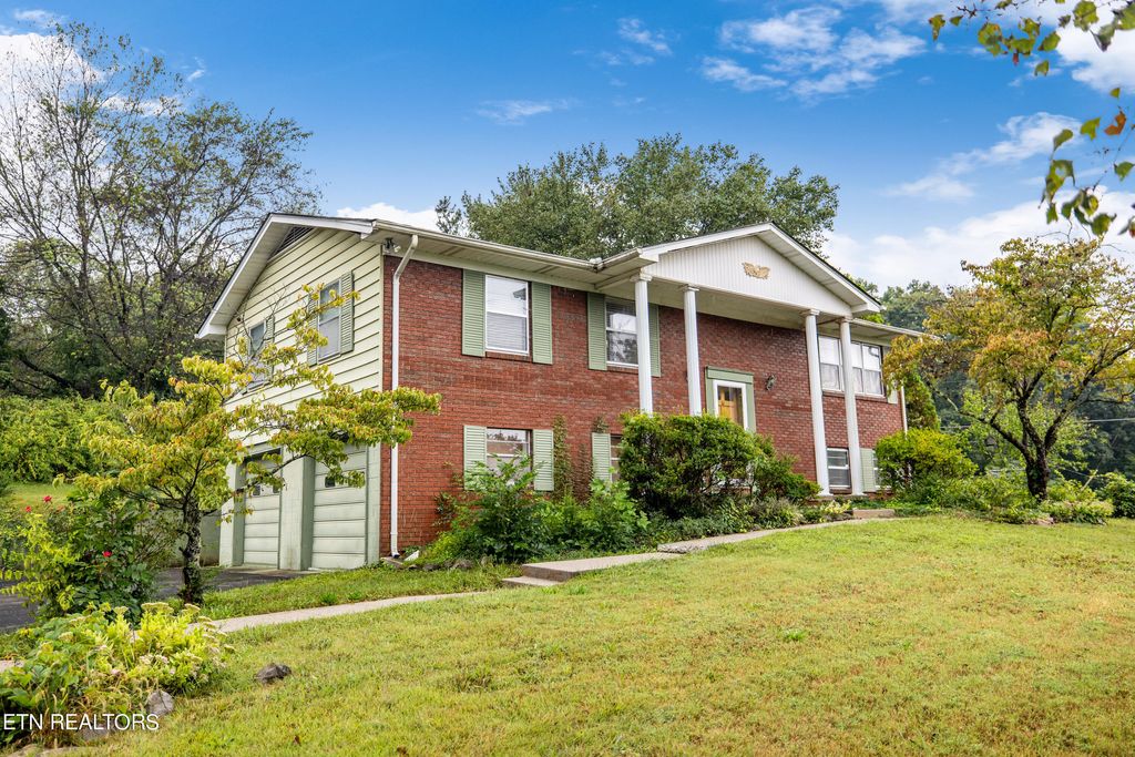 Photo of 2329 Airbase Rd, Louisville, TN 37777 (MLS # 1277820)