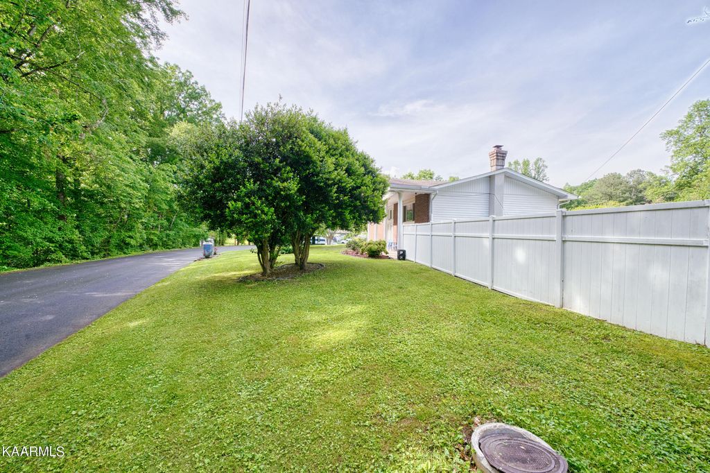 Photo of 203 Park Lane, Oliver Springs, TN 37840 (MLS # 1227303)