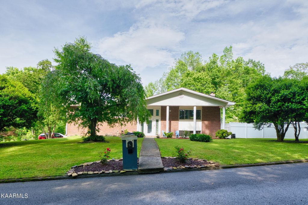 Photo of 203 Park Lane, Oliver Springs, TN 37840 (MLS # 1227303)
