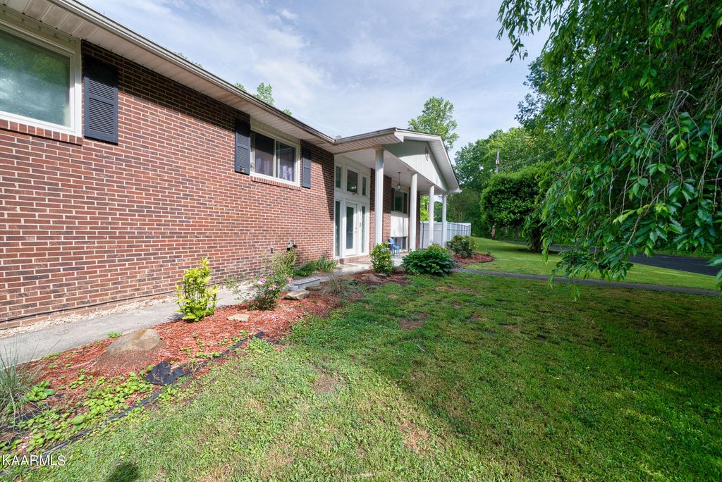 Photo of 203 Park Lane, Oliver Springs, TN 37840 (MLS # 1227303)