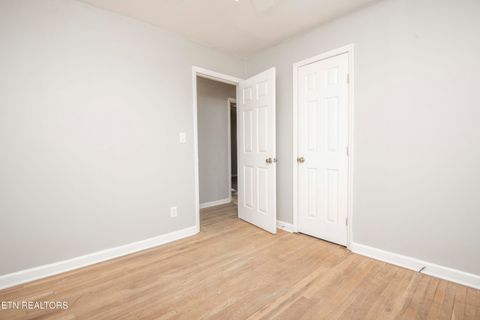 Tiny photo for 310 W Kentucky Ave, LaFollette, TN 37766 (MLS # 1326297)