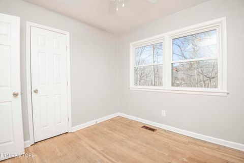 Tiny photo for 310 W Kentucky Ave, LaFollette, TN 37766 (MLS # 1326297)