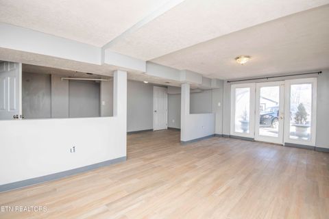 Tiny photo for 310 W Kentucky Ave, LaFollette, TN 37766 (MLS # 1326297)