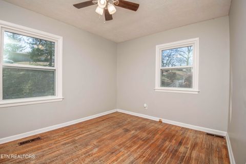 Tiny photo for 310 W Kentucky Ave, LaFollette, TN 37766 (MLS # 1326297)