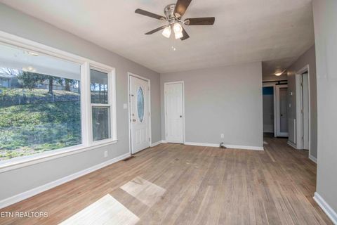 Tiny photo for 310 W Kentucky Ave, LaFollette, TN 37766 (MLS # 1326297)